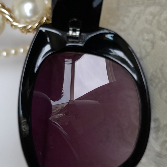 Chanel Stunning Sunglasses! - Picture 10 of 16